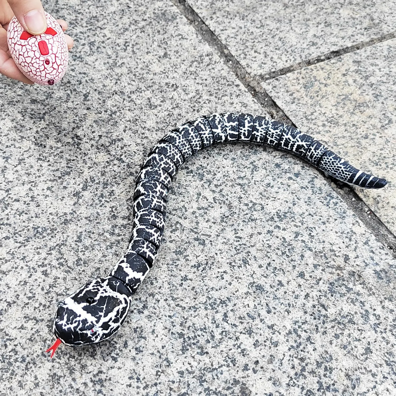 Christmas Prank Birthday Gifts (Black) Tipmant Realistic Remote Control bait Snake RC Animal Toy Crawling Electric Electronic Battery Powered Honored for Kids Cat Halloween 