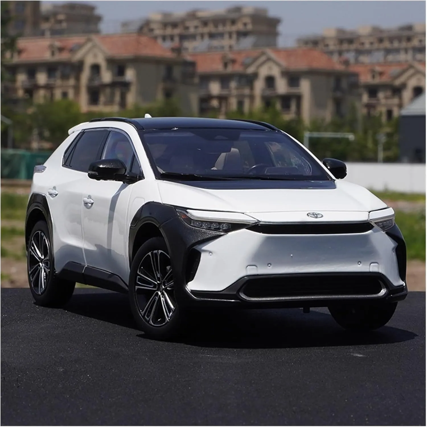 Simulation Die-cast Alloy Car Model vitascope electrolysis pore shoot feminist peculiarity Living Room Display Cabinet Collection Gift Festive Deluxe Gift (Color : A) Alloy Resin Car Vehicle Model 1 18 Fit for Toyota Bz4x 2022 